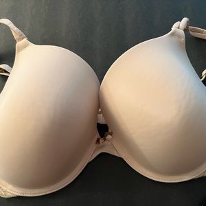 2 DKNY bras size 34 DD